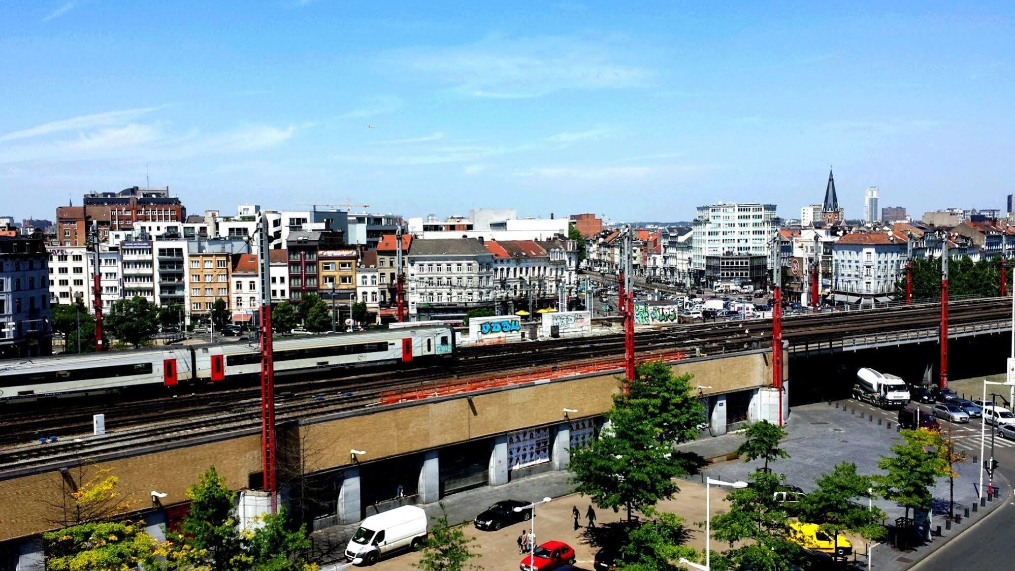 ホテル コンチネンタル ガール ドゥ ミディ Saint-Gilles エクステリア 写真